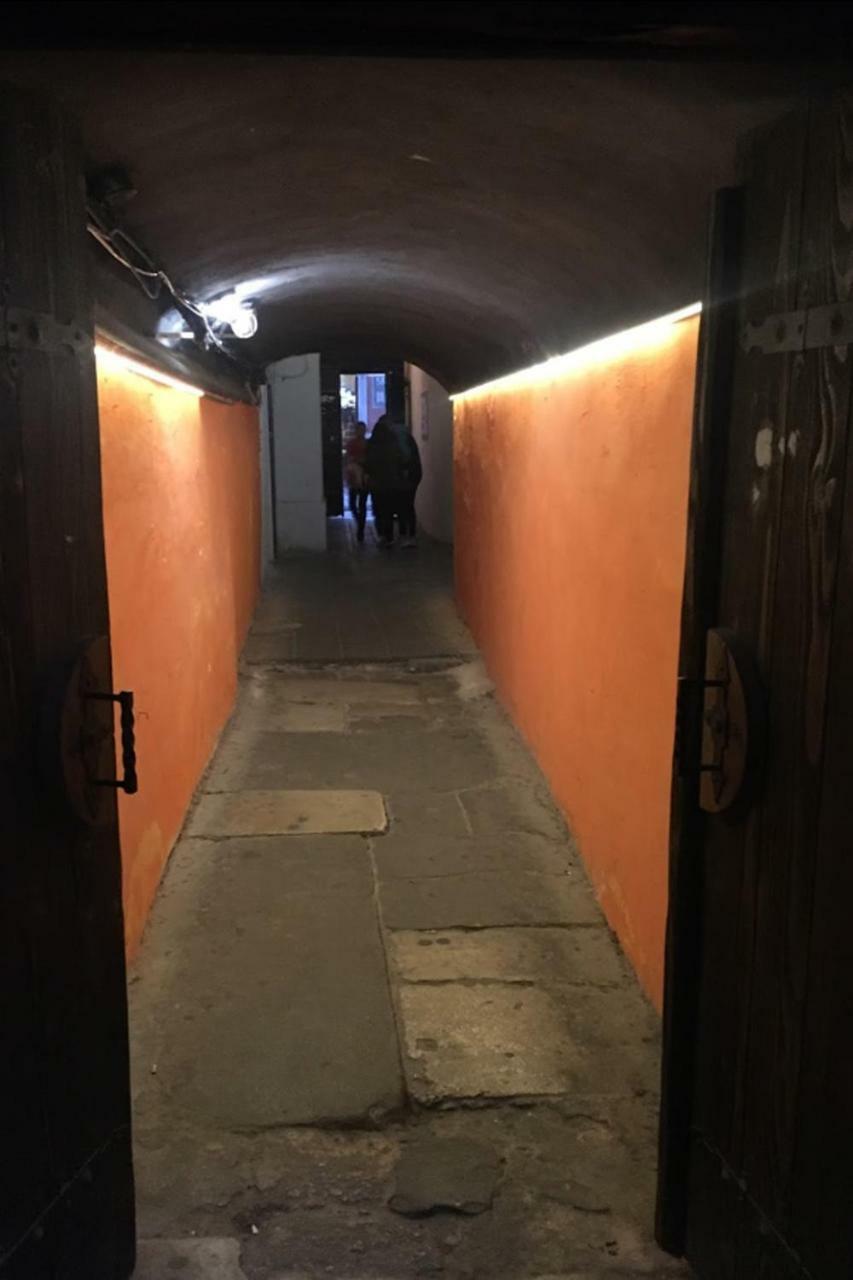 Уютная Квартира На Площади Рынок Lviv Ngoại thất bức ảnh