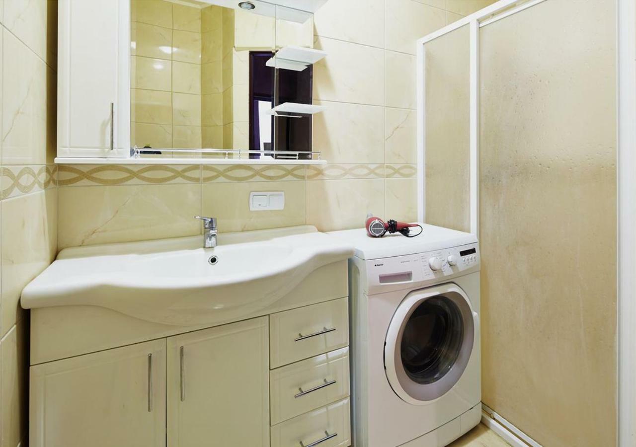 Уютная Квартира На Площади Рынок Lviv Ngoại thất bức ảnh